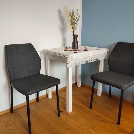 Modernes Zimmer Mit Kostenlosem Parkplatz - Lima Vermietung Wien Exterior foto